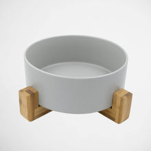 Cargar imagen en el visor de la galería, Plato cerámico "Olm Bowl" para mascotas - Louie Living