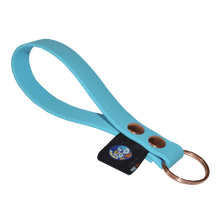 Cargar imagen en el visor de la galería, Llavero Tail Link - Azul Claro - Tail Society