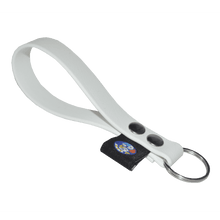 Cargar imagen en el visor de la galería, Llavero Tail Link - Blanco - Tail Society