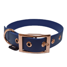Cargar imagen en el visor de la galería, Tail Collar Prestige - Azul Marino - Tail Society