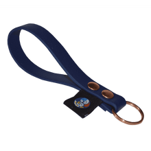 Cargar imagen en el visor de la galería, Llavero Tail Link - Azul Marino - Tail Society