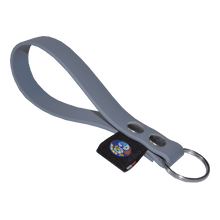 Cargar imagen en el visor de la galería, Llavero Tail Link - Gris - Tail Society