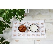 Cargar imagen en el visor de la galería, Tapete para platos "Black & Tan Cat Faces" - Pearhead