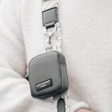 Cargar imagen en el visor de la galería, Bolsa Colgante tipo Pouch para Treats - Cocopup London