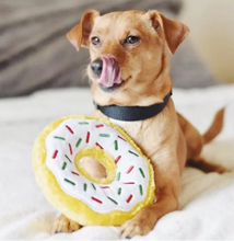 Cargar imagen en el visor de la galería, Peluche Dona para mascota "Holiday Peppermint" Grande - Zippy Paws