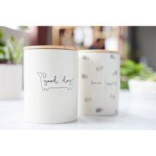 Cargar imagen en el visor de la galería, Treat Jar cerámico "Good Dog" para mascota - Pearhead
