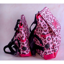 Cargar imagen en el visor de la galería, Mochilas para mascota Camo Backpack - Hey Bert