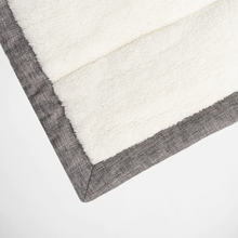 Cargar imagen en el visor de la galería, Tapete de viaje "The Voyager" Gris - Grande