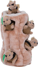 Cargar imagen en el visor de la galería, Set de Peluches interactivo "Hide-a-squirrel" Extra Grande - Outward Hound