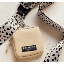 Cargar imagen en el visor de la galería, Bolsa Colgante tipo Pouch para Treats - Cocopup London