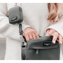 Cargar imagen en el visor de la galería, Bolsa Colgante tipo Pouch para Treats - Cocopup London